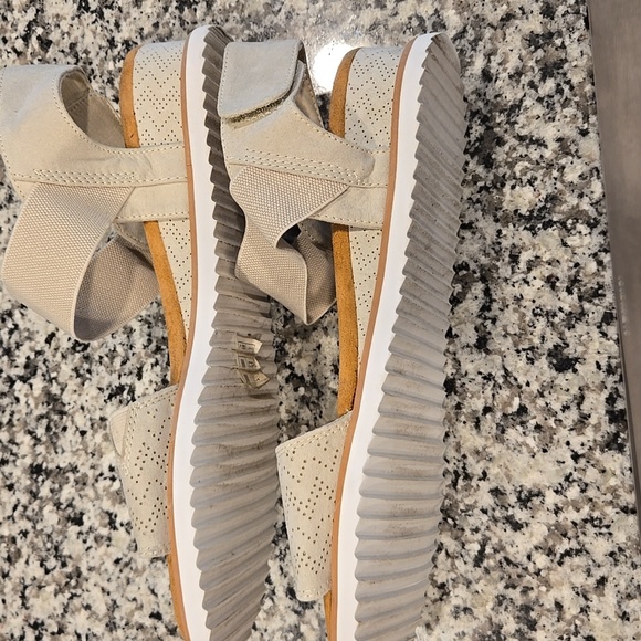 SKECHERS DESERT KISS STRAP WEDGE HOOK & LOOP CLOSURE SANDALS. SIZE 11. - Picture 10 of 11